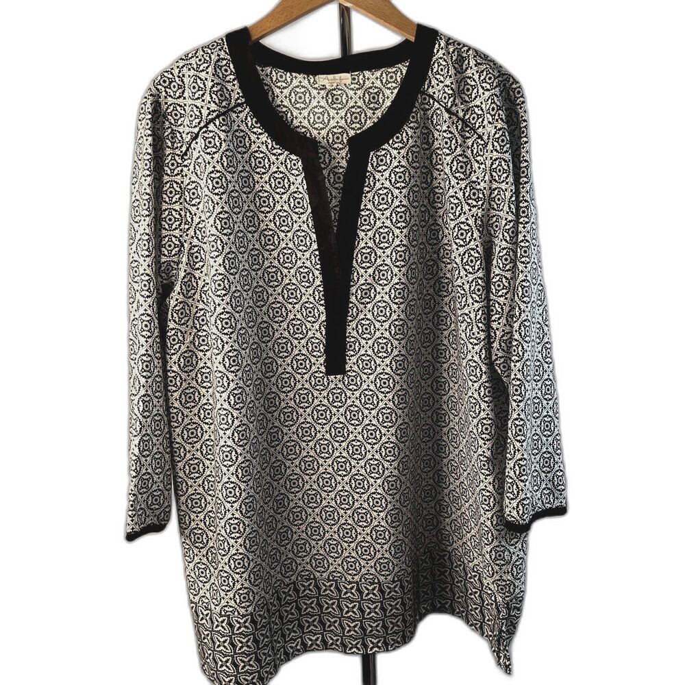 Antilia Femme Black and White Geo Print Long Sleeve Tunic Plus Size 2X